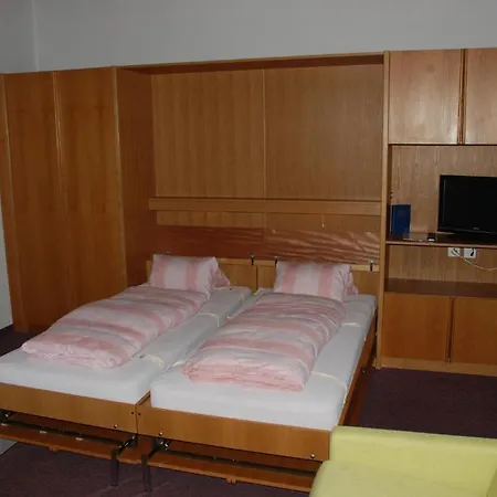 Appartment & Taxi Tirana Samnaun Habitación foto